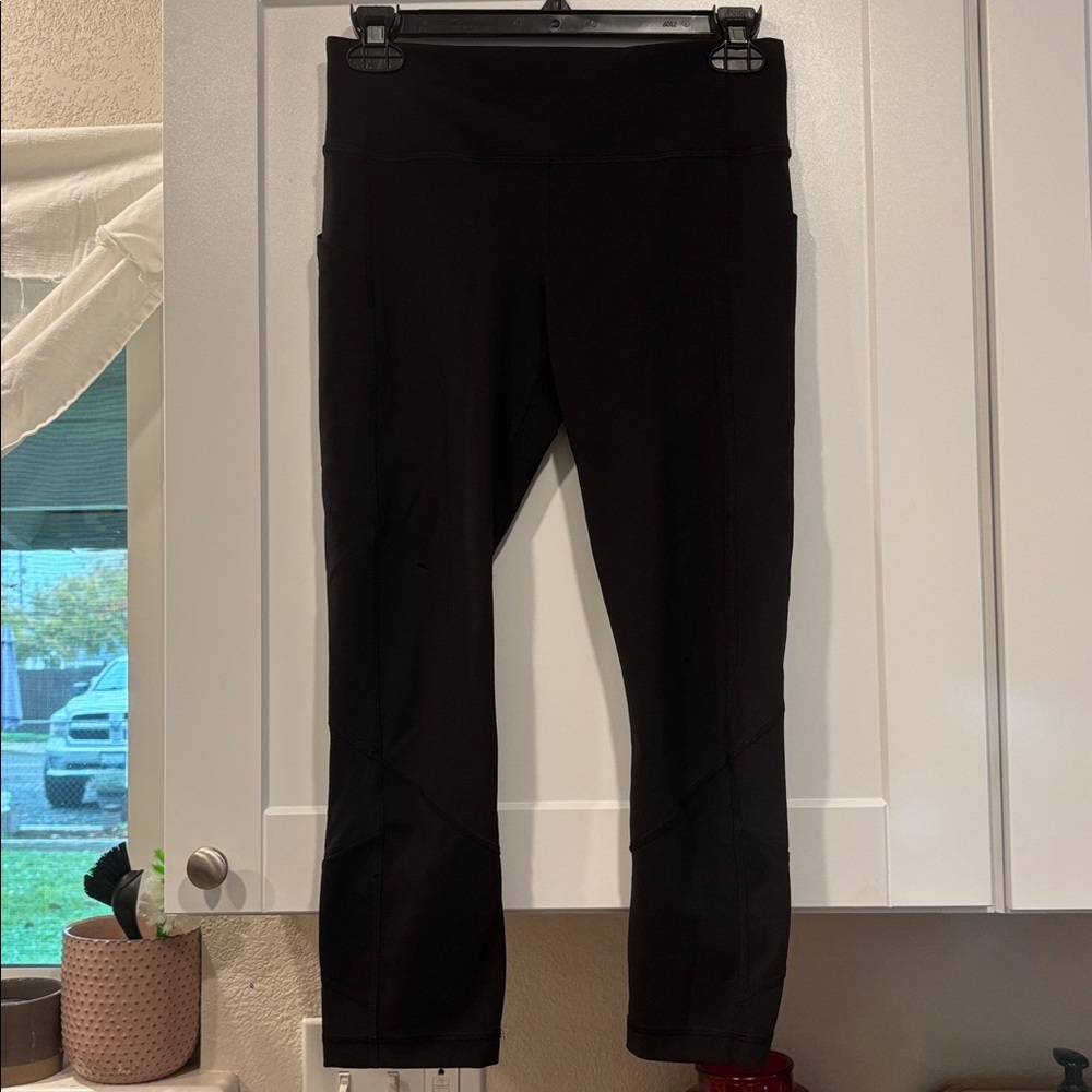 Women’s Lululemon Sz 4 Crop Black Leggings Drawstring Workout Gym Clothes Gym